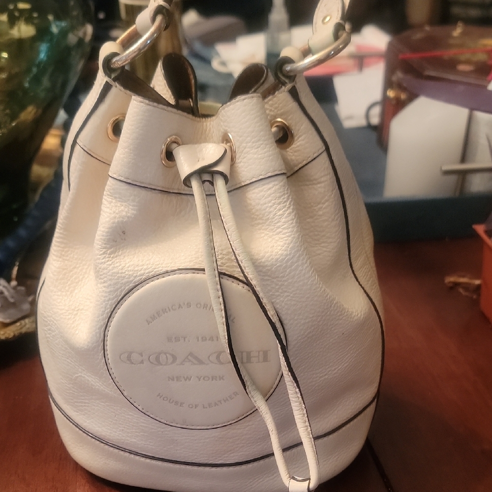 Coach White and Black Shoulder Bag with Modern Design - Picture 2 of 10